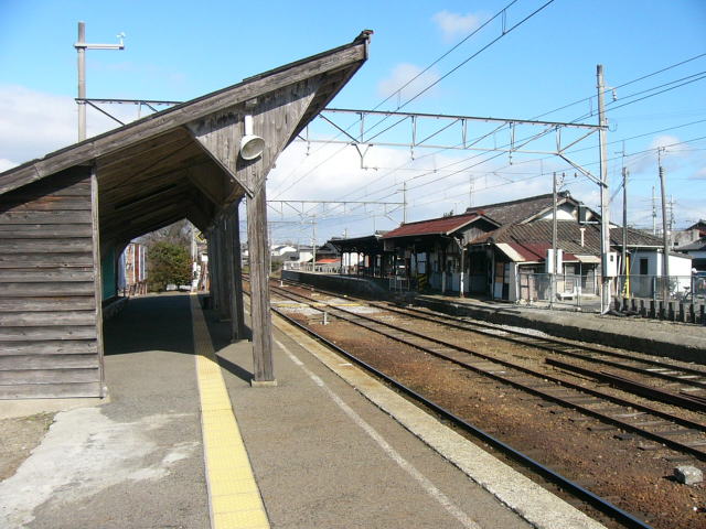 時間が止まったような日野駅構内